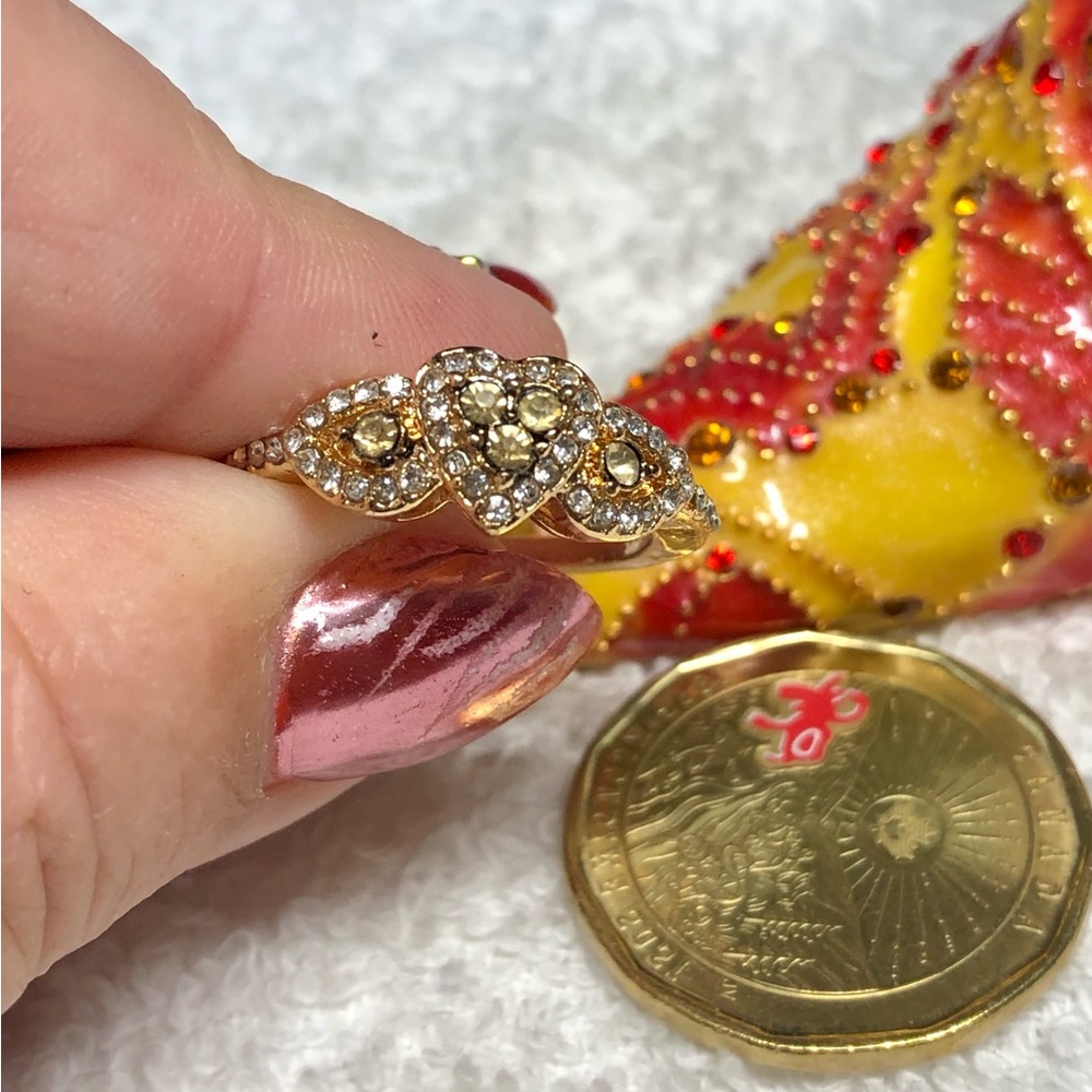 Cute heart shaped ring in topaz and white colored rhinestone NWOT